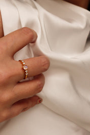 Cloudy - Dainty Moonstone Ring and White Topaz 18K